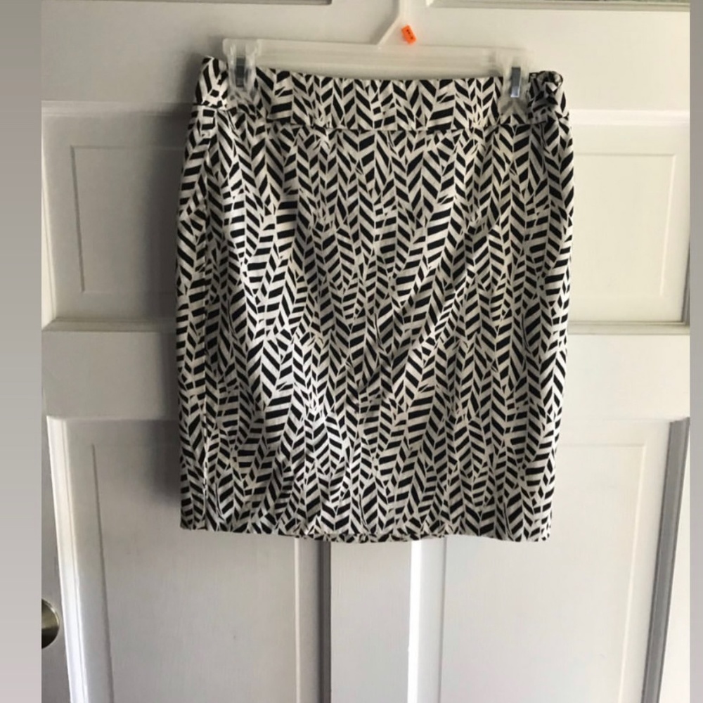 LOFT Patterned Skirt- Black/White